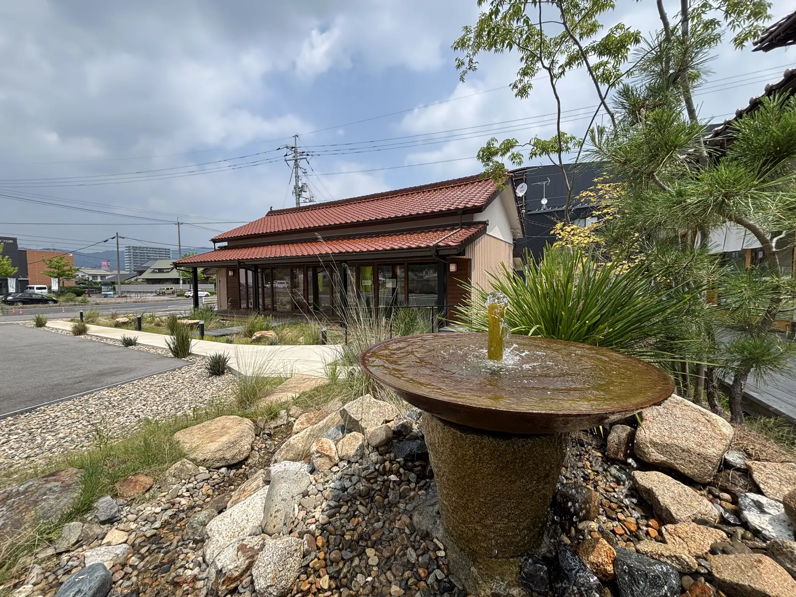 HANARE 水鉢と庭園